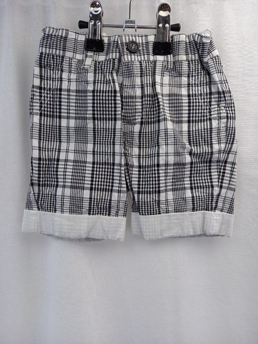 Junior shorts 9 months - 6-9,