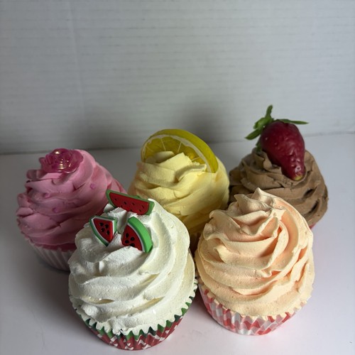 Fake cupcakes faux dessert - fake,