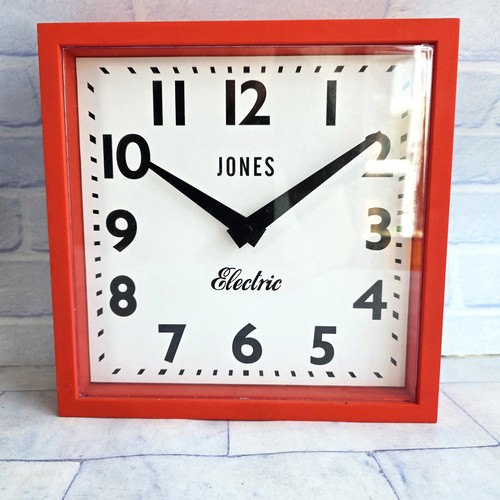 Jones the box - wall, red