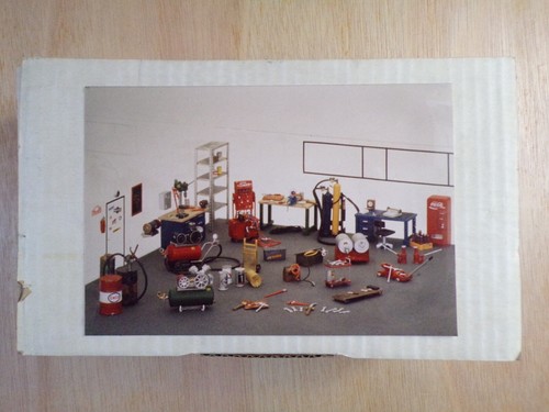 High tech modell garage - modell,