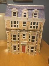 childs doll house