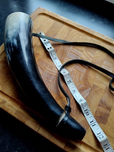 Black white hunting horn - &,