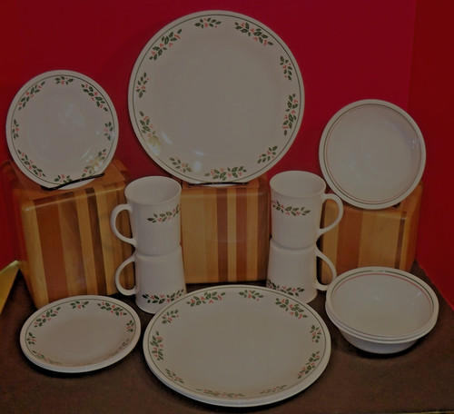 Vintage corelle winter holly - corelle,