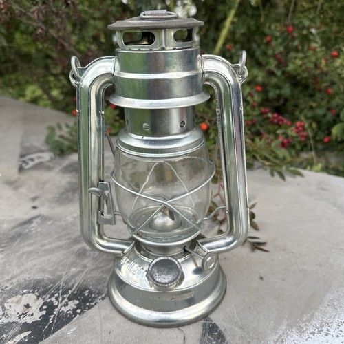 Lamp storm light paraffin - ,