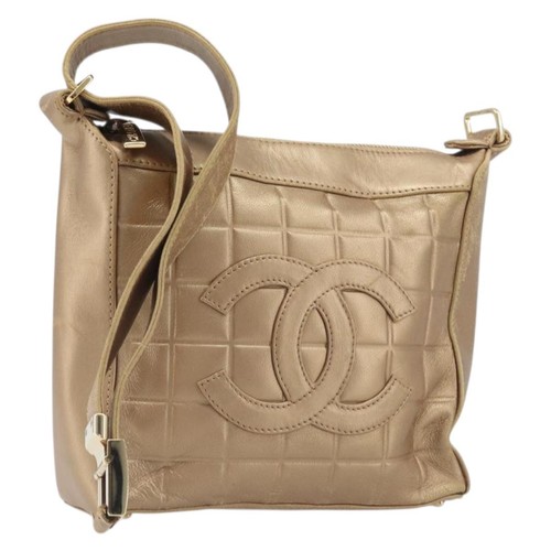 Chanel choco bar - choco, hand