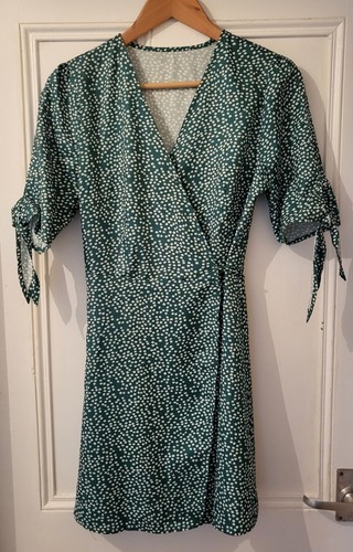 Green with white flowers - with, wrap