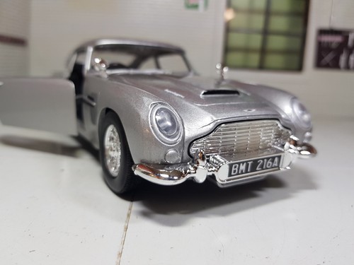 Aston martin db5 - martin, james