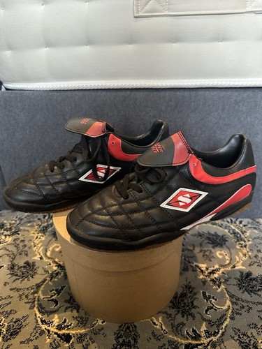 Black and red umbro speciali - red,