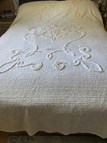 Vintage chenille bedspread - chenille,
