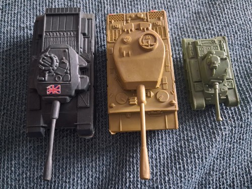Vintage 1980s plastic tanks - 3,