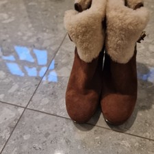 UGG Scarlett Shearling Buckle Cuff Tan Suede Side Zip Heel Boots 5.5