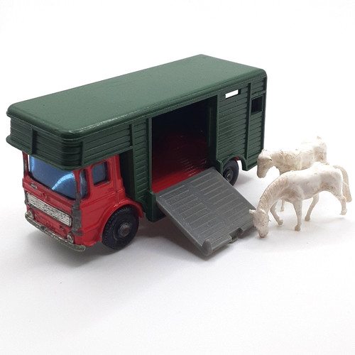 Lesney matchbox horse box - lesney,