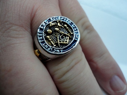 Pre owned freemason metal - pre-owned,