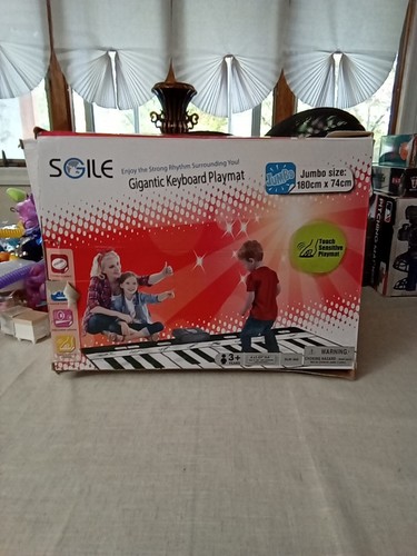 New gigantic piano - new,