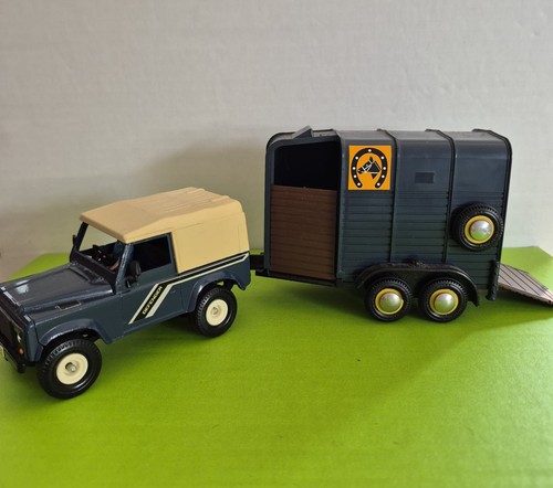 Britains land rover defender - land,