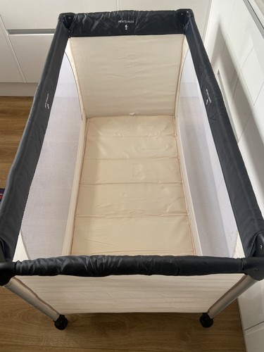 Hauck dream play travel cot - n,