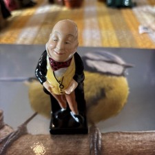 VINTAGE ROYAL DOULTON SMALL FIGURINE CALLED MICAWBER CHARLES DICKENS