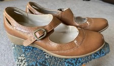 Footglove Ladies Light Brown Leather Shoes. Size 6.5. Preowned.