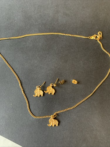 Gold plated elephant charm - gold,
