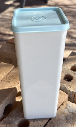 Blue lid vintage tupperware - blue,