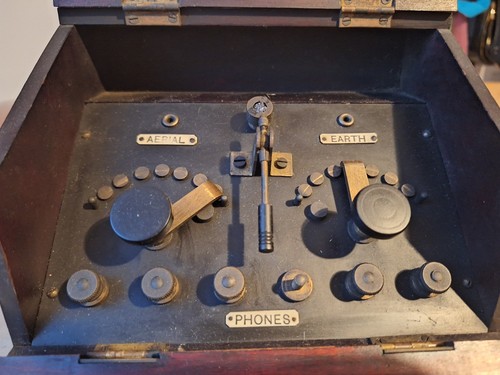 Vintage 1920s crystal radio - vintage,