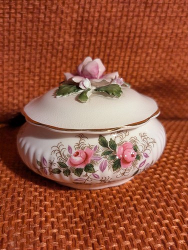 Small royal albert bone china - royal,