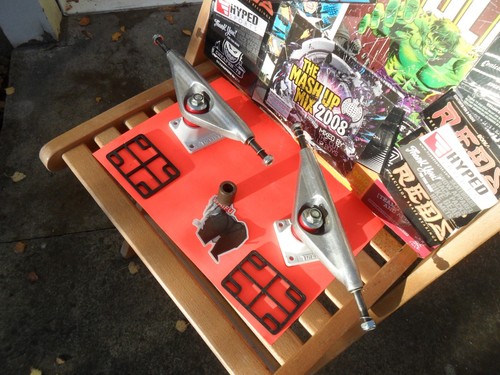 Tracker skateboard trucks - skateboard,