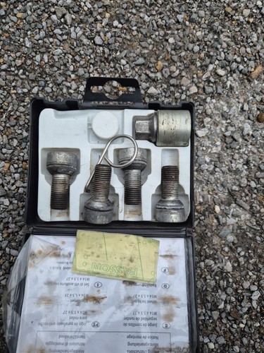 Volkswagen locking wheel nuts - volkswagen,