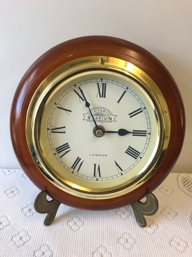 Victoria station quartz clock - victoria,