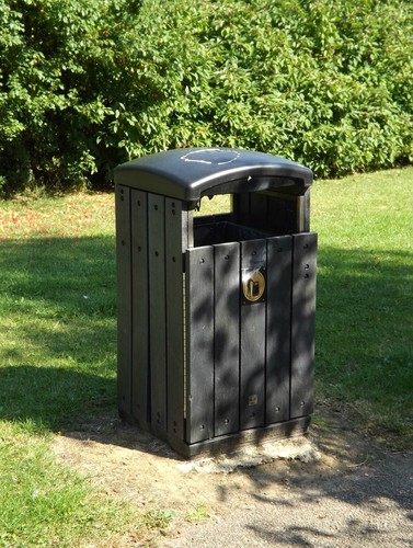 Photo 6x4 rubbish bin - photo,