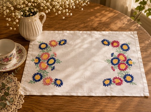 Vintage hand embroidered - hand,