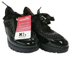 BNWT Women's Black Wonders Fly Sneakers Laced Size 4 Unboxed