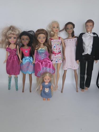 Dolls bundle 7 different - -,