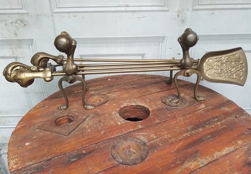 Brass ball and - claw, dogs