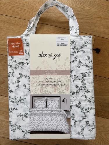 Bnwt ditsy floral king size - ditsy,