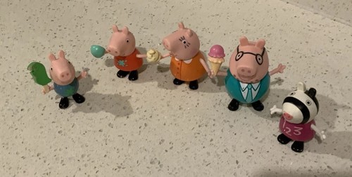 Peppa pig family with - family, ice