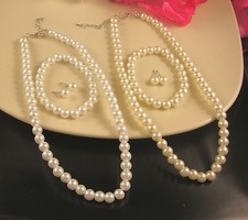 WHITE OR CREAM GLASS PEARL NECKLACE, EARRINGS & BRACELET SET