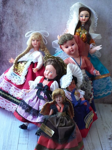 Vintage souvinir dolls - vintage,