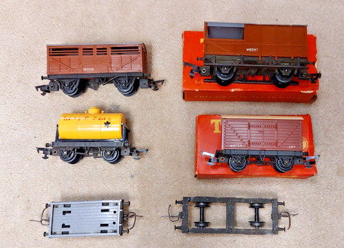 Job lot triang gauge wagons - lot,