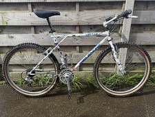Avalanche retro - 18”,