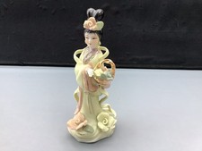 GEISHA   GIRL   WITH BASKET 
