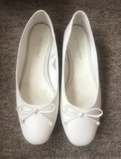 Women’s White Size 6