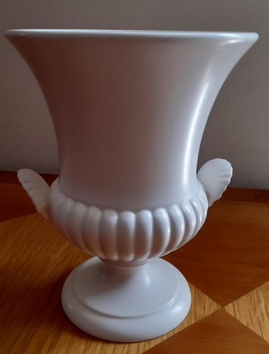 Wedgwood moonstone urn vase - wedgwood,