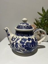 Vintage Churchill Tea Pot, Willow Tree, Blue Willow, Great Condition
