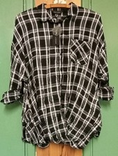 NWT New Look - Twist Front