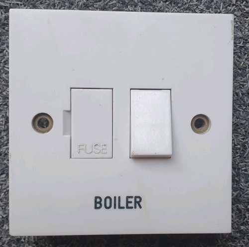 Newlec 13a switched - 13a, fused