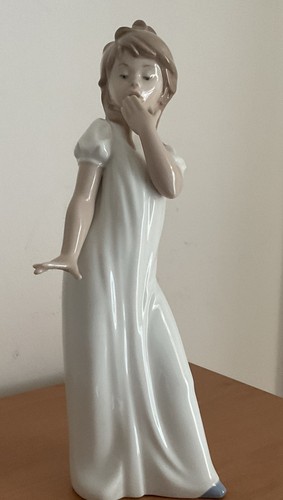 Nao lladro young girl - young,