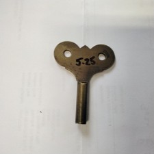 FUSSE CLOCK WINDING KEY ANTIQUE USED SIZE 5.25MM BRASS