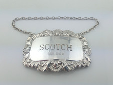 VINTAGE ELIZABETH II REPOUSSE SILVER SCOTCH DECANTER LABEL HM LONDON 1968 13.8g