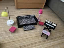 KIDCRAFT WOODEN DOLLS HOUSE FURNITURE BARBIE SIZE LOUNGE SET SOFA LAMPS KEYBOARD
